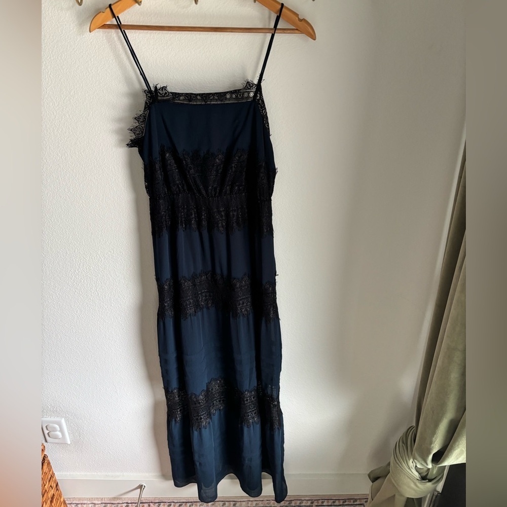 Elegant Club Monaco Navy and Black Dress in size 4